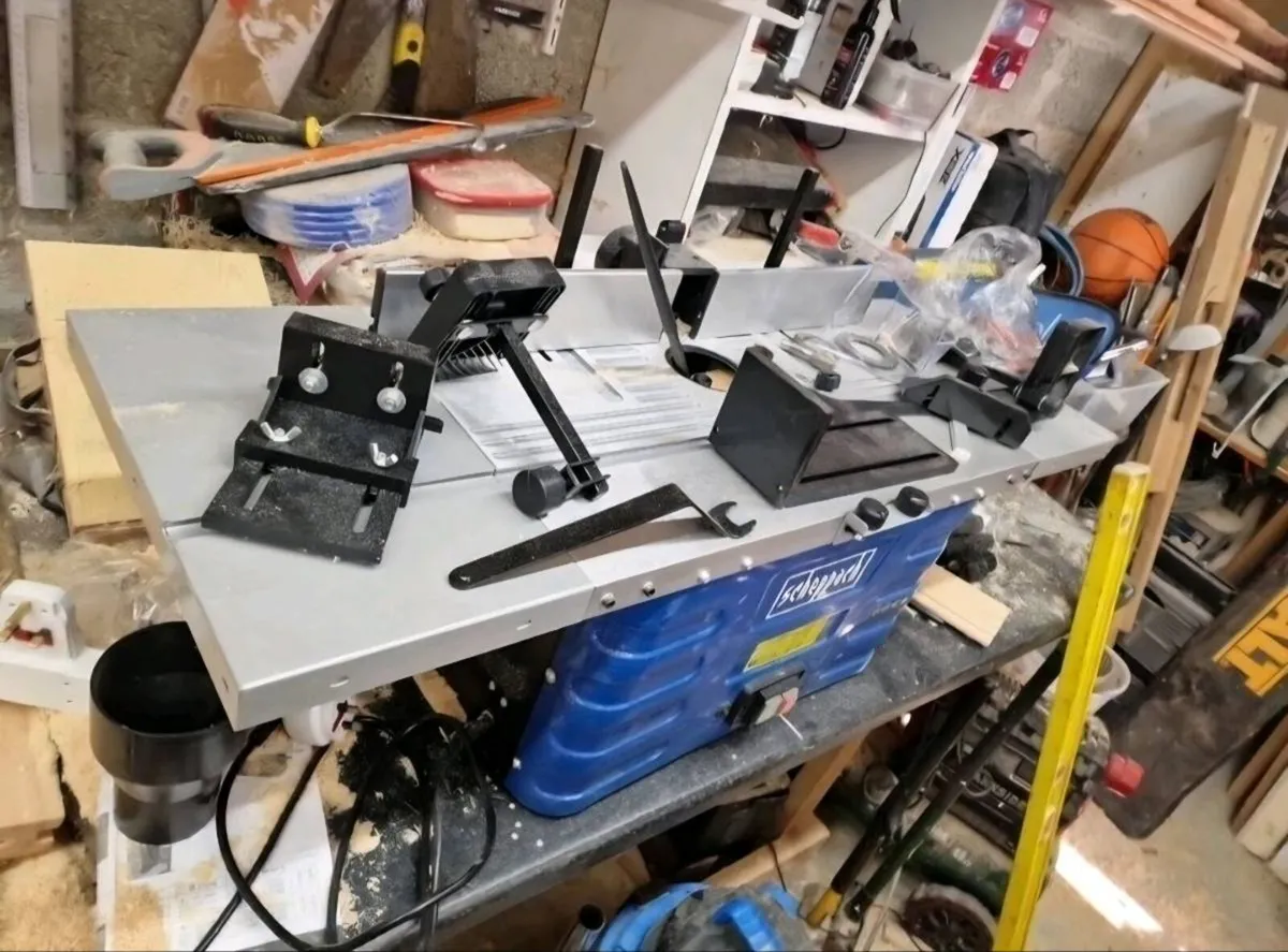 Router table - Image 1