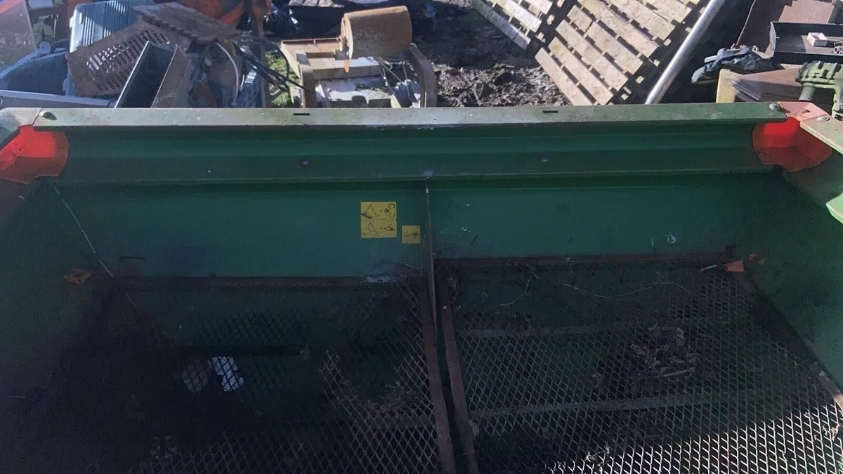 Fertiliser spreader - Image 2