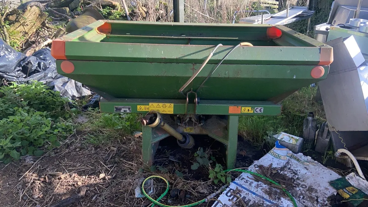 Fertiliser spreader - Image 3