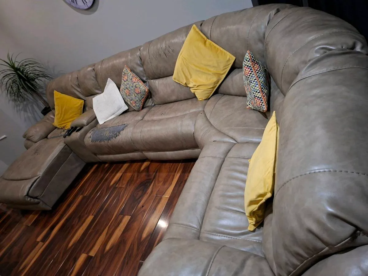L shape couch - Image 1