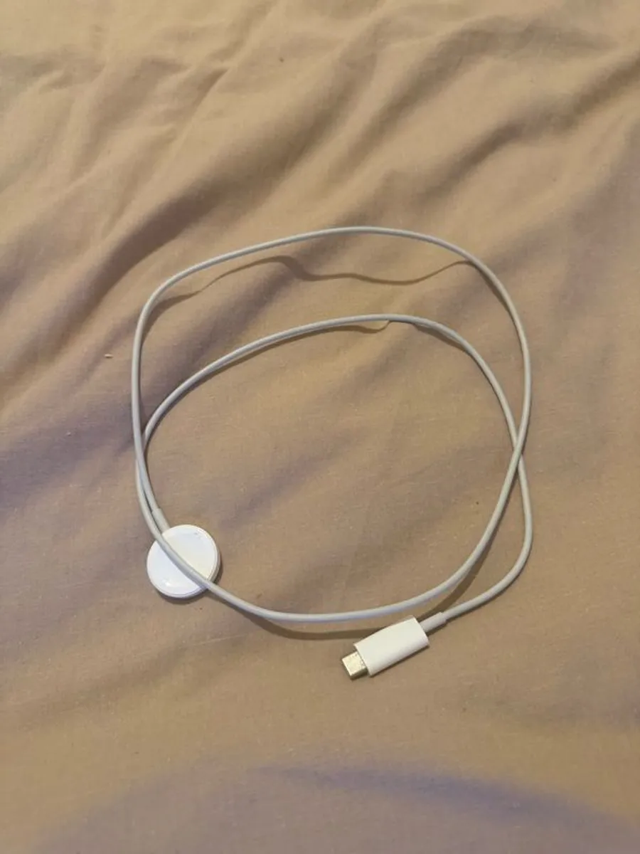 Apple Watch SE (2nd Generation)(44mm)(open to offers) - Image 2