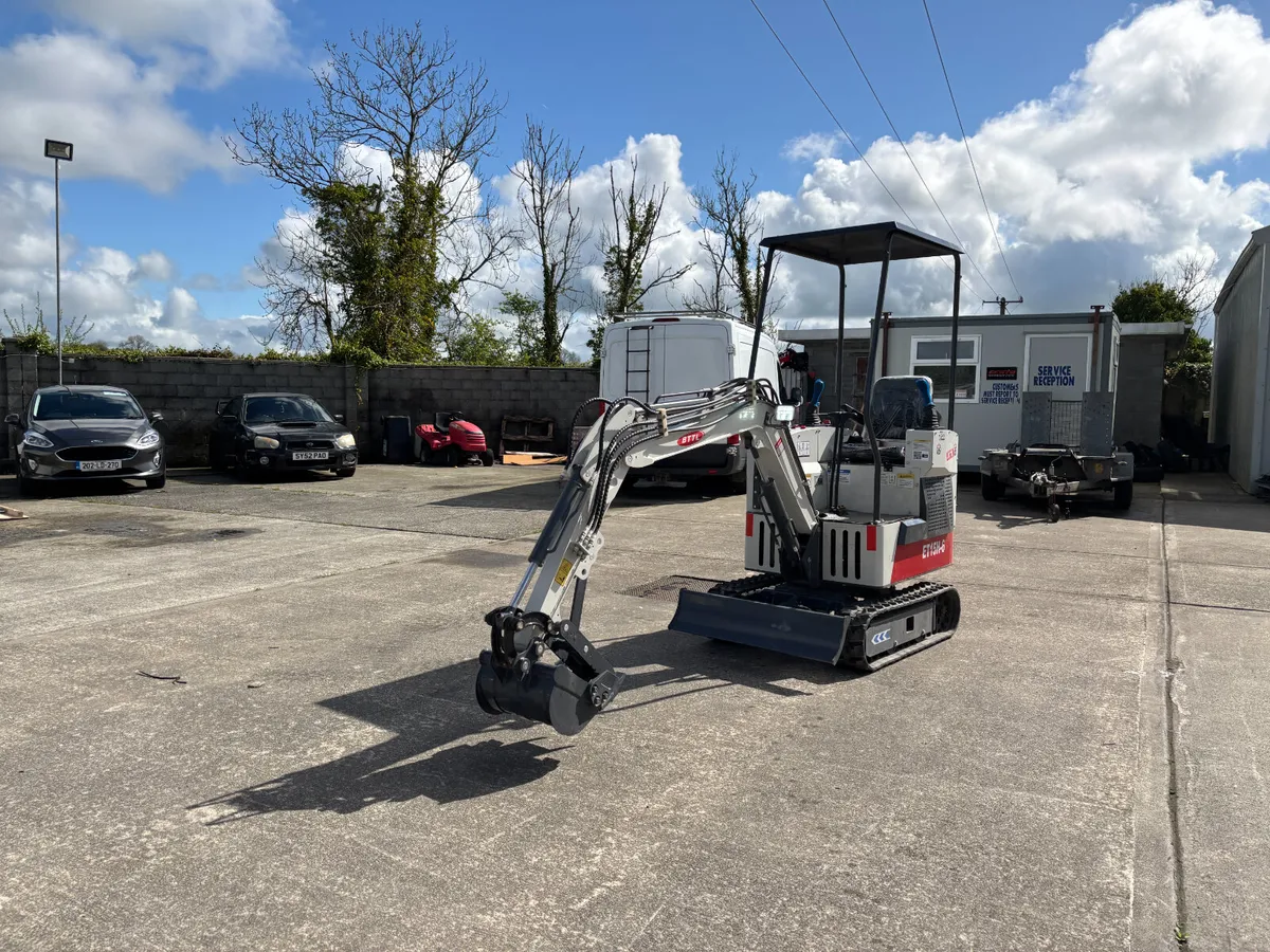 Briggs & Stratton Powered BTTL 1.5 Ton Mini Digger - Image 1