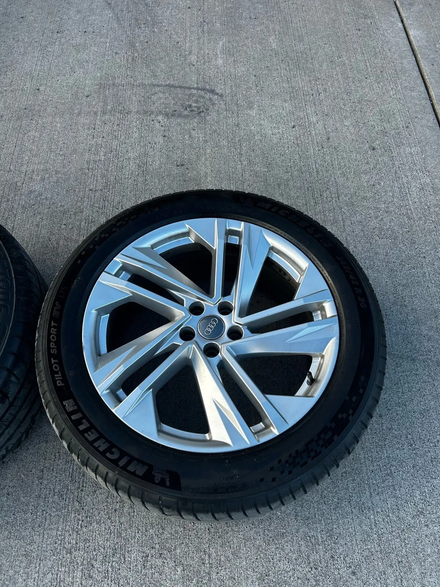 GENUINE 2020 AUDIO Q7 ALLOYS 20” - Image 3