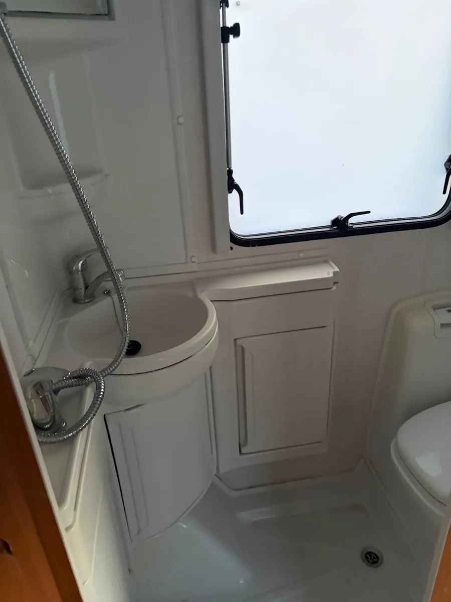 Caravan & new air awning - Image 4