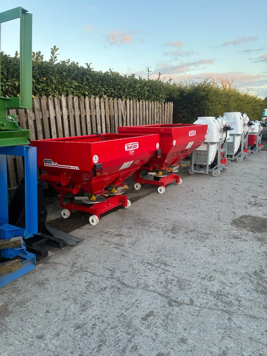 Twinstar 800kg & 1200kg fertiliser spreaders - Image 2