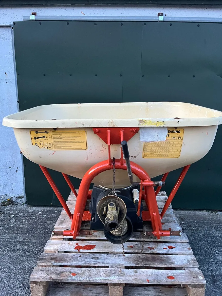 Fertiliser Spreader - Image 2