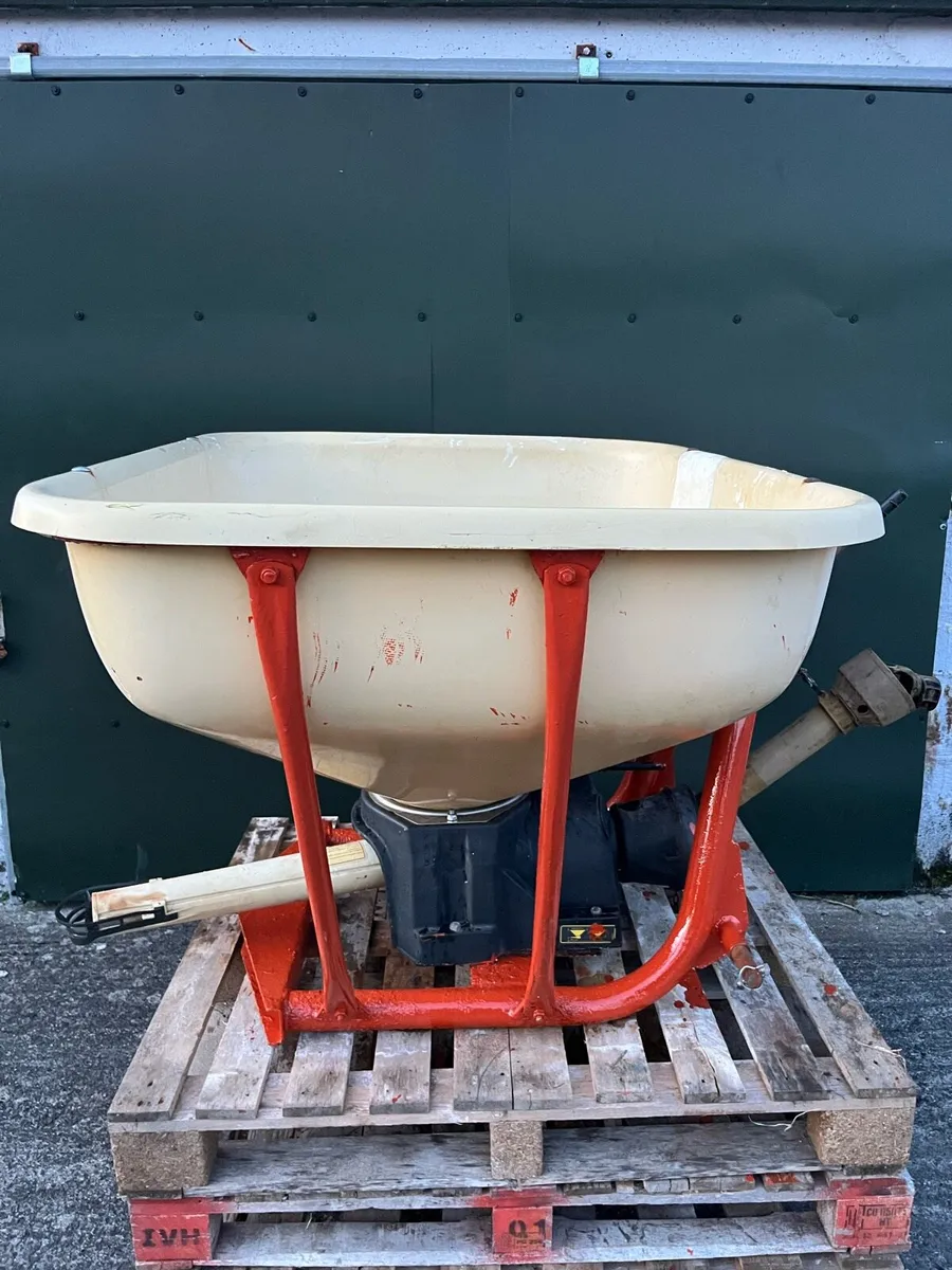 Fertiliser Spreader - Image 3