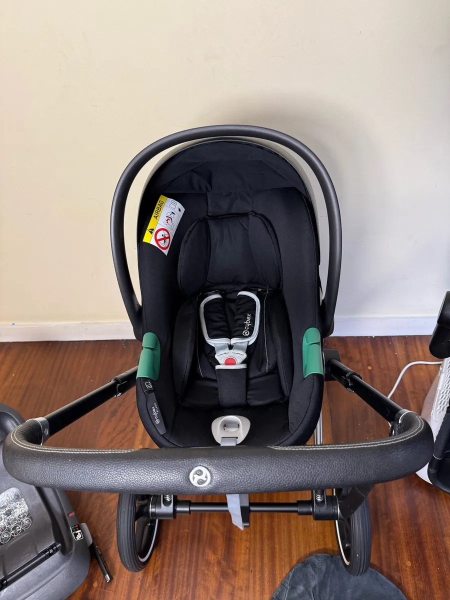 Full Cybex Priam car seat isofix pram buggy - Image 4