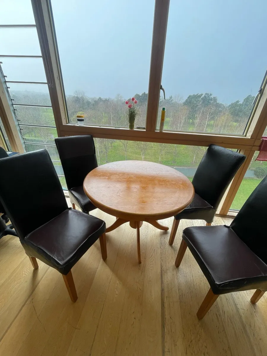 Dining table - Image 1