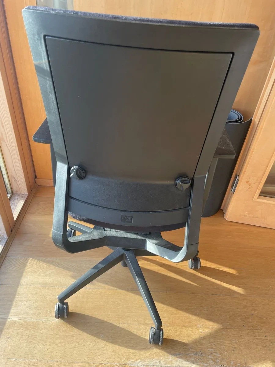 Office chair - Image 1