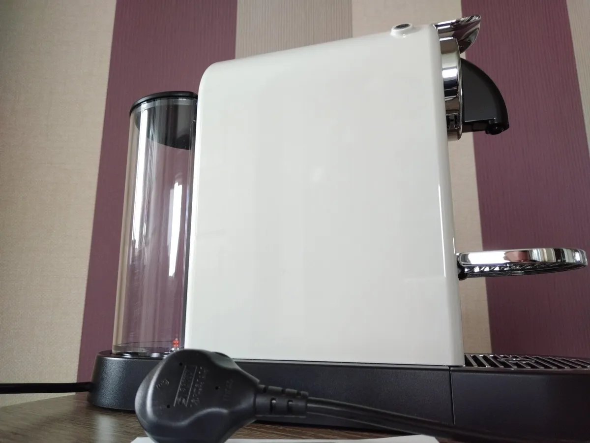 Nespresso CitiZ Coffee Machine White €130 - Image 4