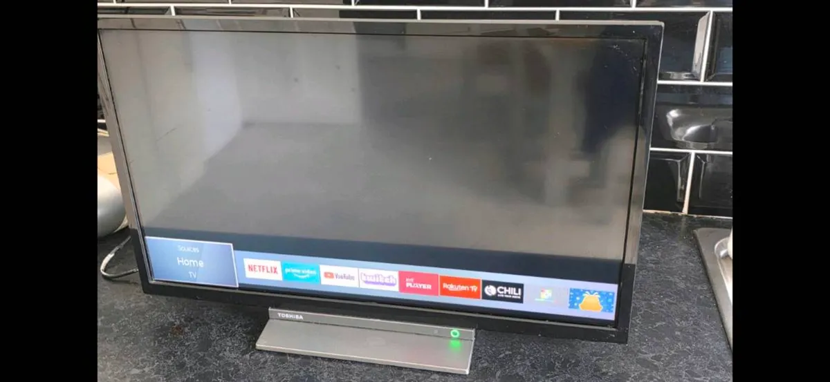 OSSHIBA 24" HDT DLED SNART TV - Image 3