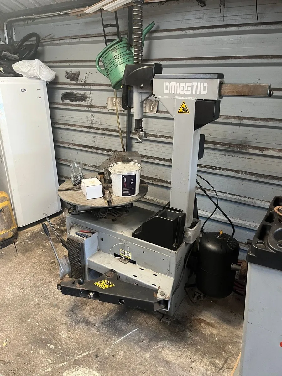 Tyre changer & Balancer - Image 1