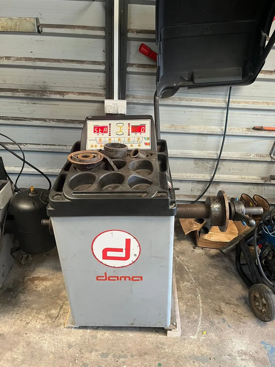 Tyre changer & Balancer - Image 3