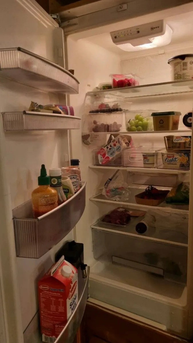 Integrated fridge freezer Neff - Image 1