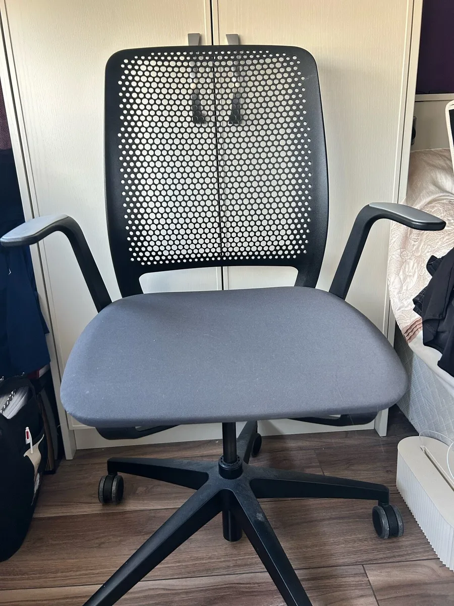 Office Chair - Image 4