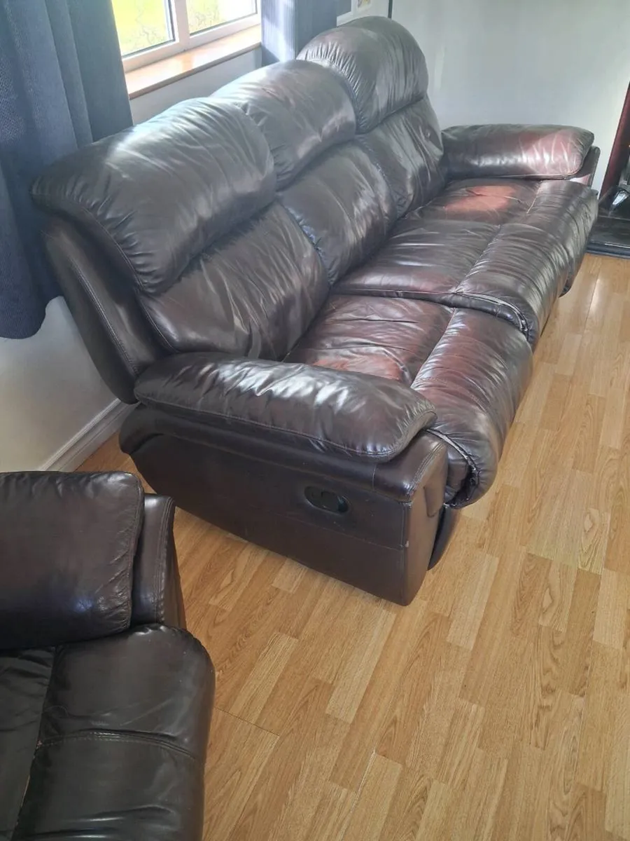 Leather suite - Image 1