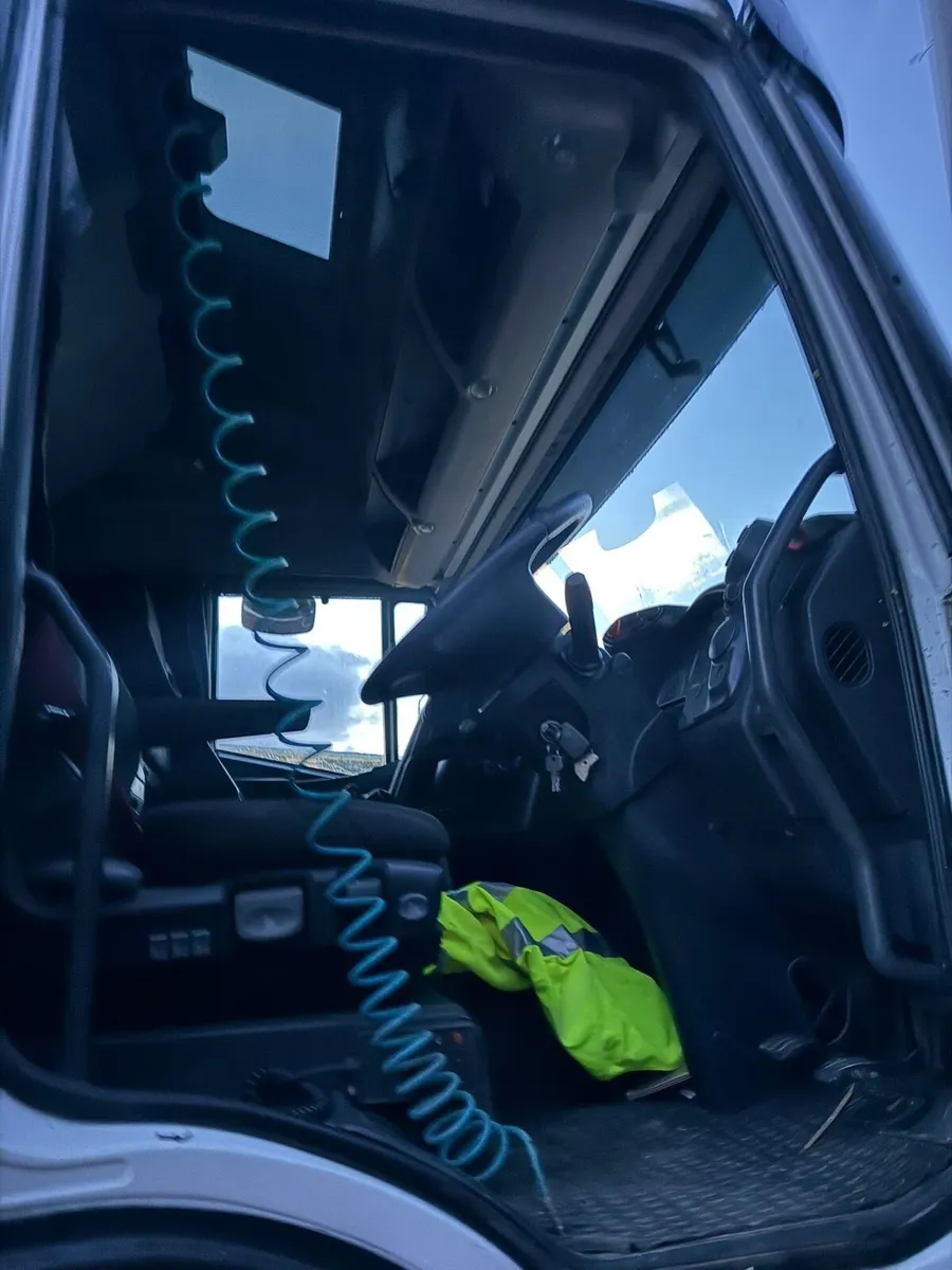 2011 Iveco stralis 450 (6x2 - Image 4