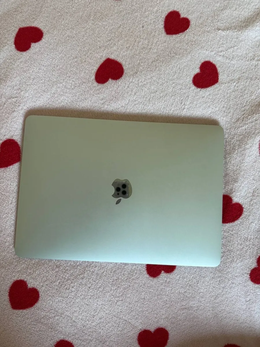 MacBook Air 2020 M1 - Image 1