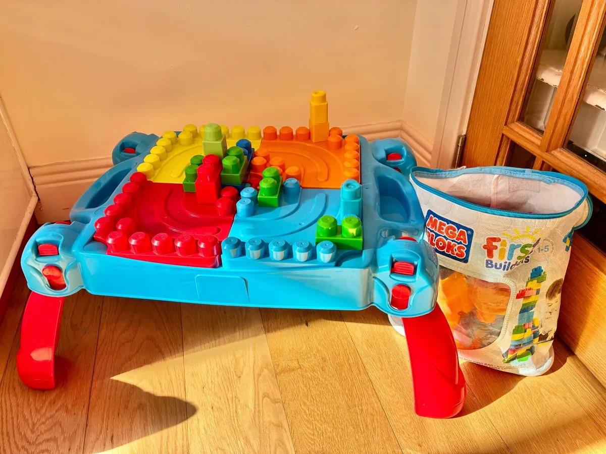 Duplo table and blocks - Image 1