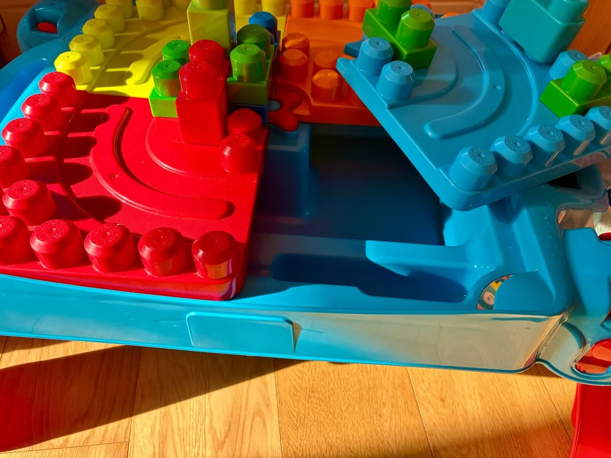 Duplo table and blocks - Image 4