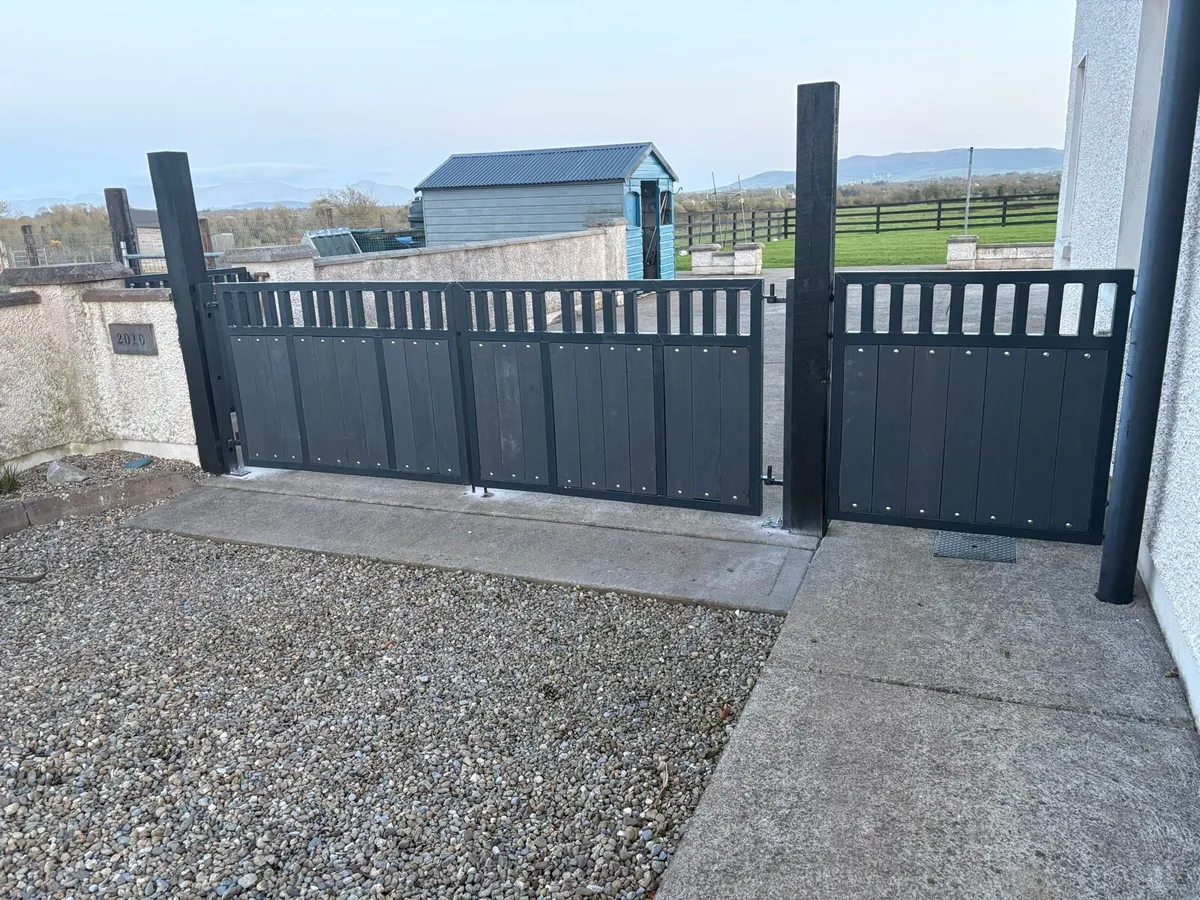Entrance gates - Image 1