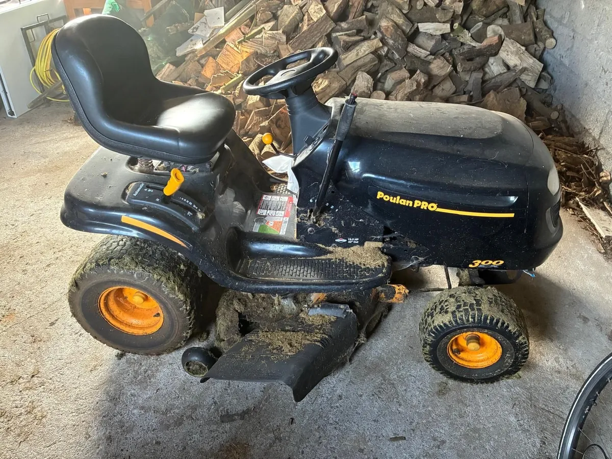 Ride on lawnmower - Image 1