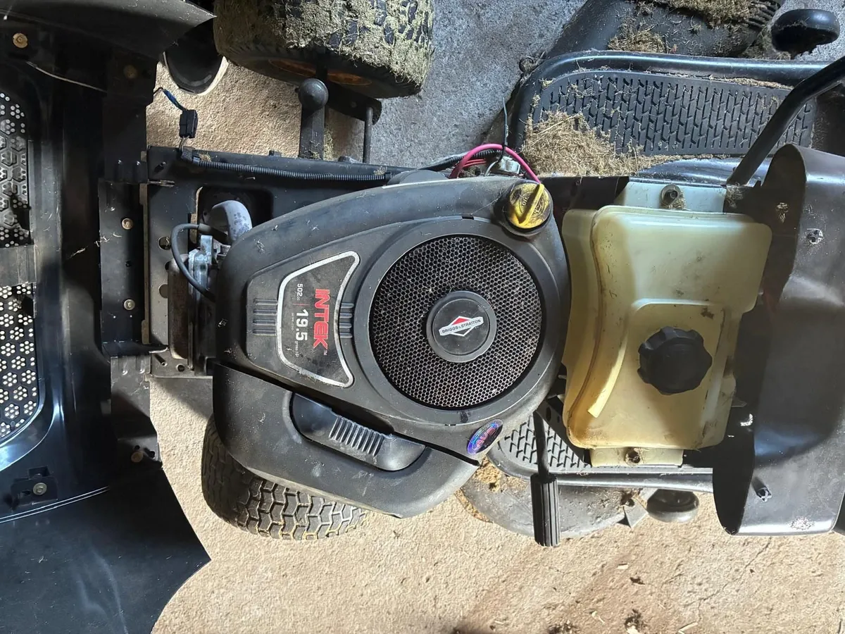 Ride on lawnmower - Image 3