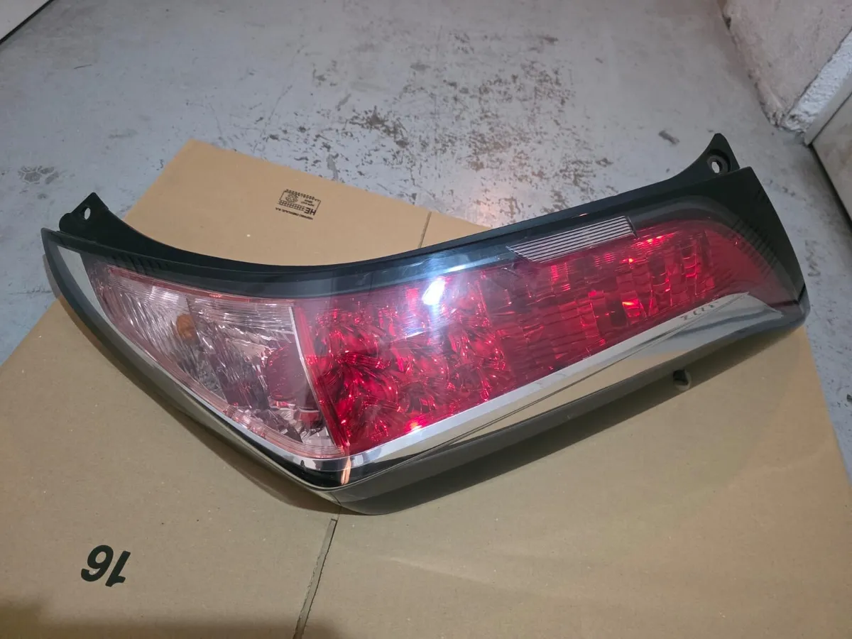 Head / tail lights - Image 3