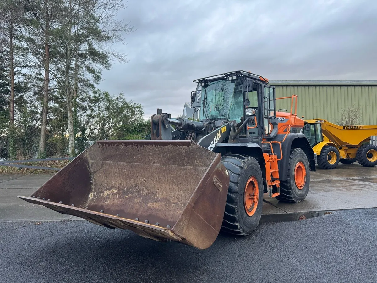 2021 Doosan DL320-7 - Image 1