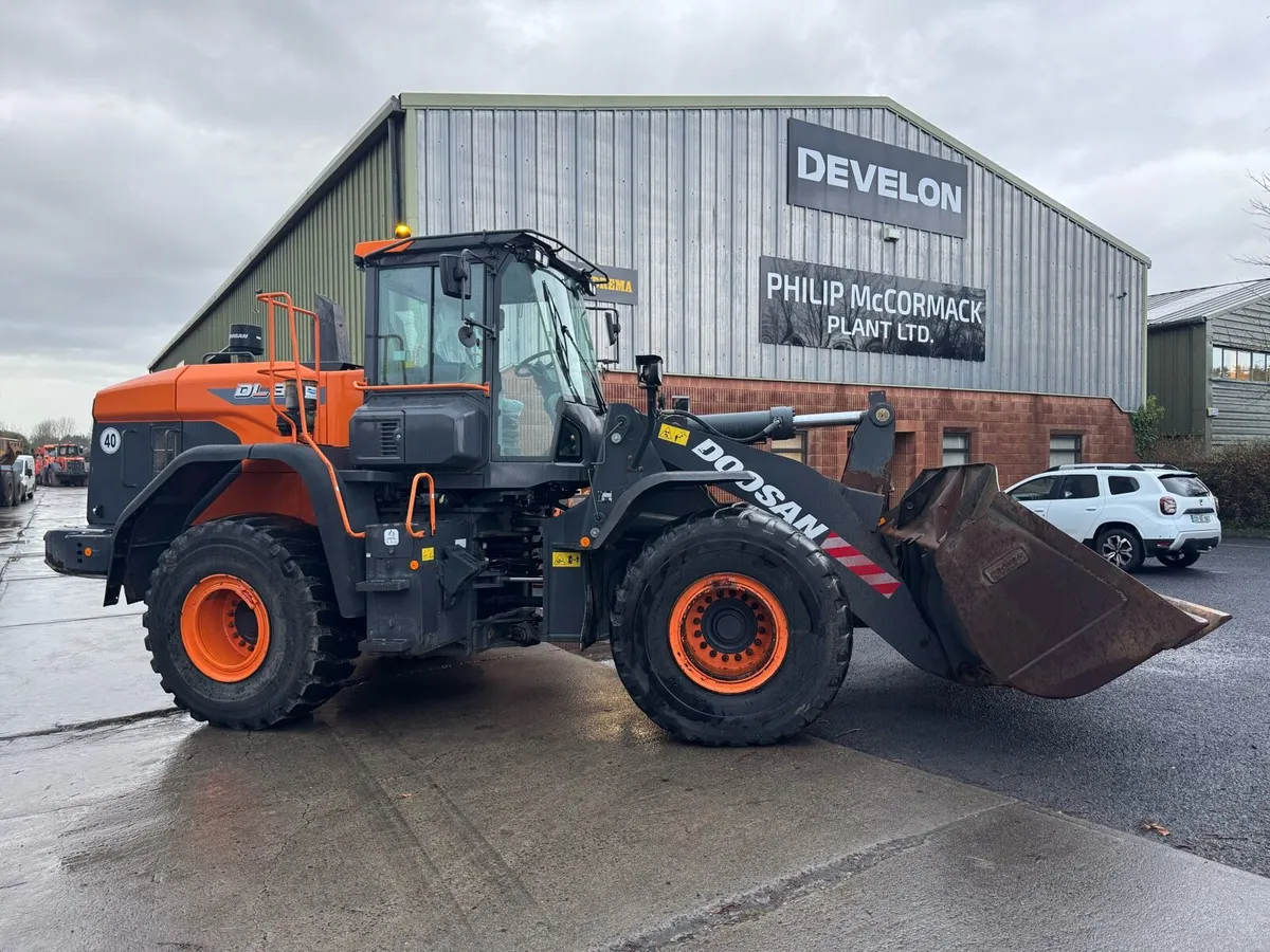 2021 Doosan DL320-7 - Image 2