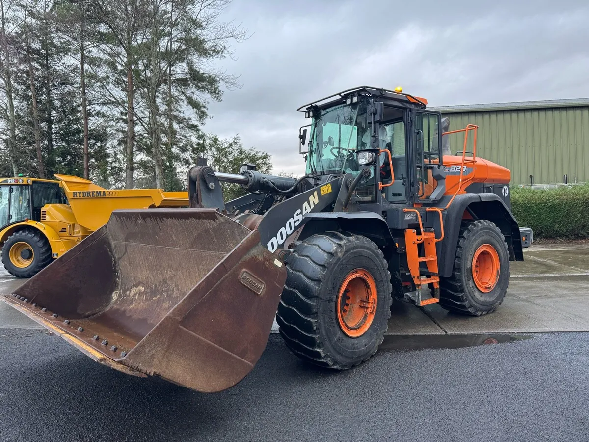 2021 Doosan DL320-7 - Image 3