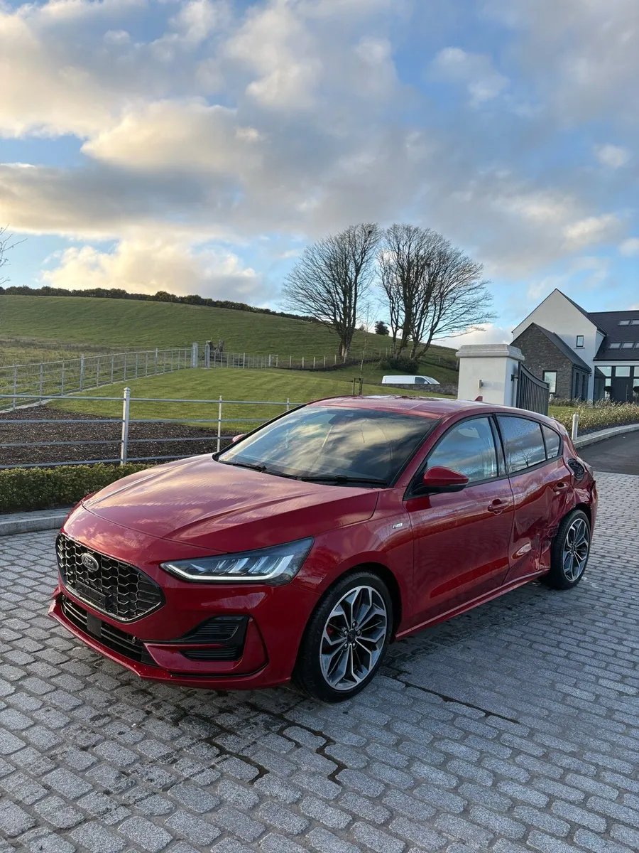 2025 Ford Focus ST-Line X - Image 2