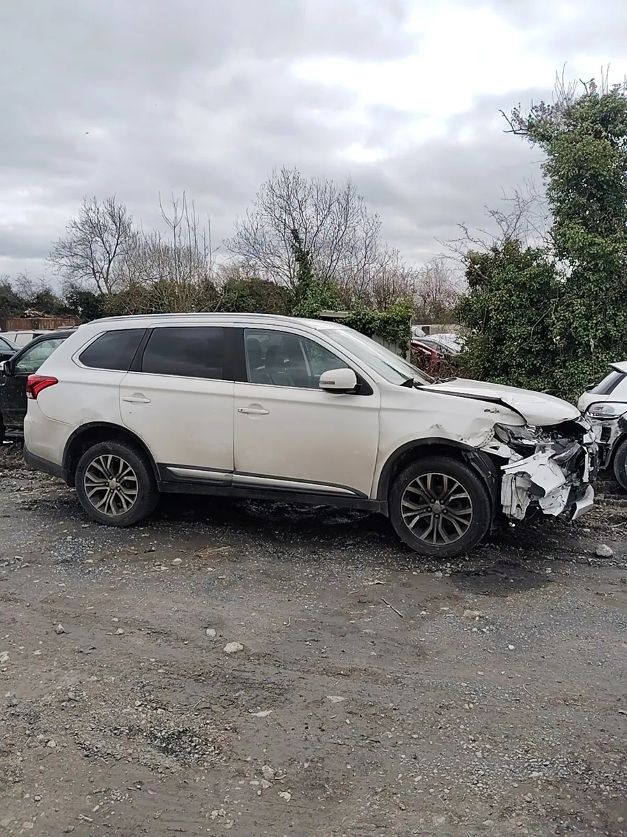 Breaking Mitsubishi outlander 2016 diesel - Image 3
