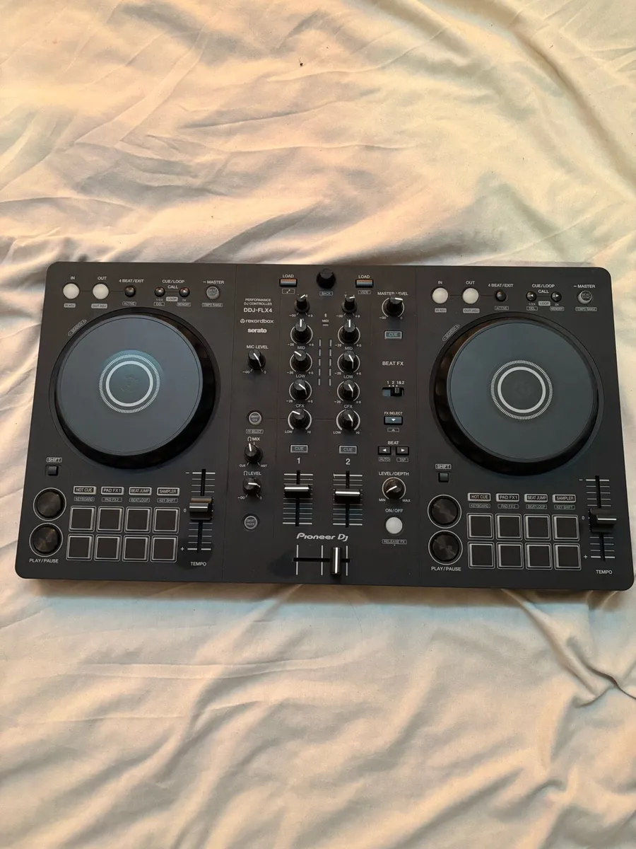 DDJ-FLX4 DJ Decks + HDJ X5BT DJ Headphones - Image 2