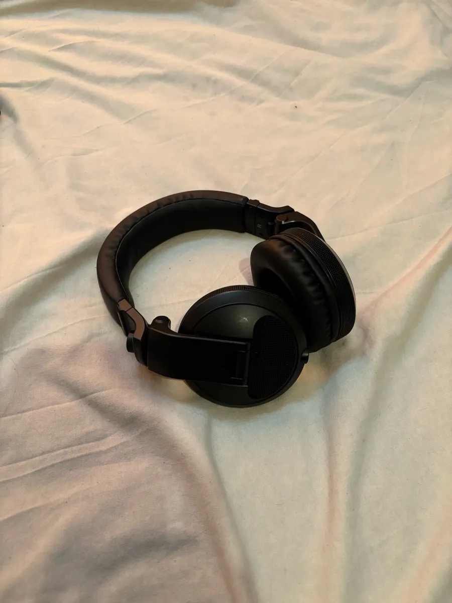 DDJ-FLX4 DJ Decks + HDJ X5BT DJ Headphones - Image 3