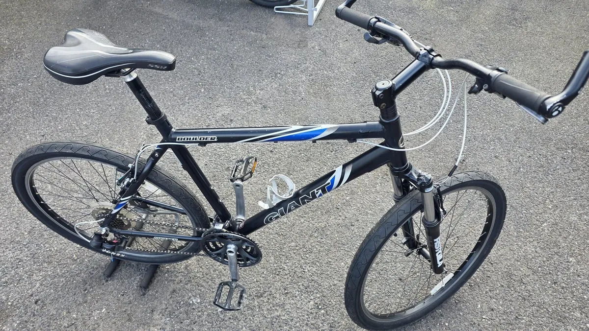 Giant Boulder 26" Bike – 21” Frame - Image 1