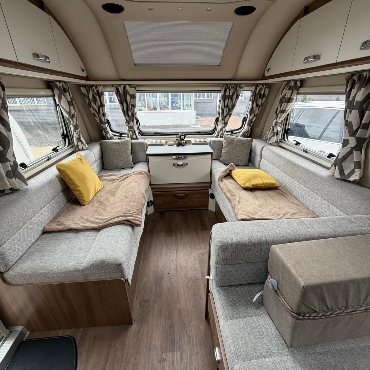 SWIFT 840/6 Berth 8Ft Wide /KampaAir Awning - Image 4