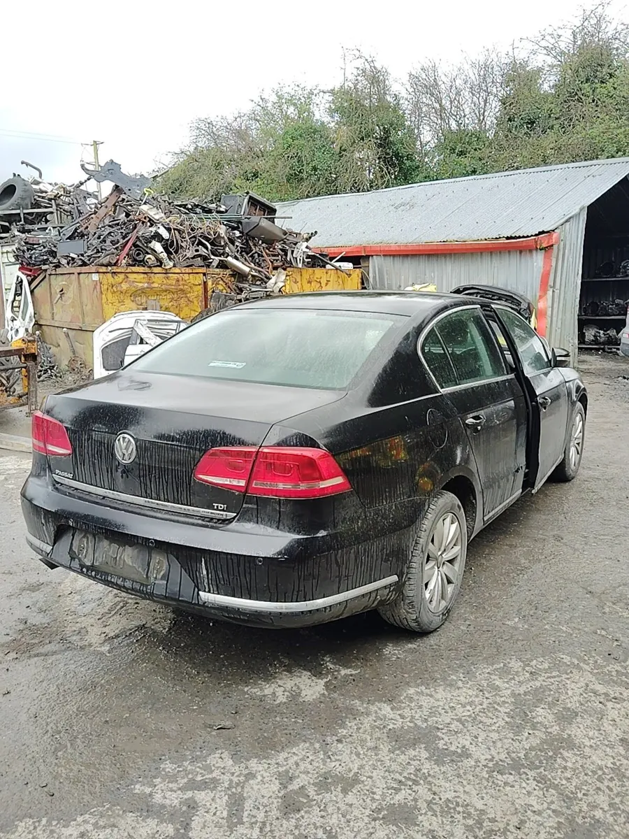 Breaking passat b7 2012 1.6tdi cayc lc9x - Image 2