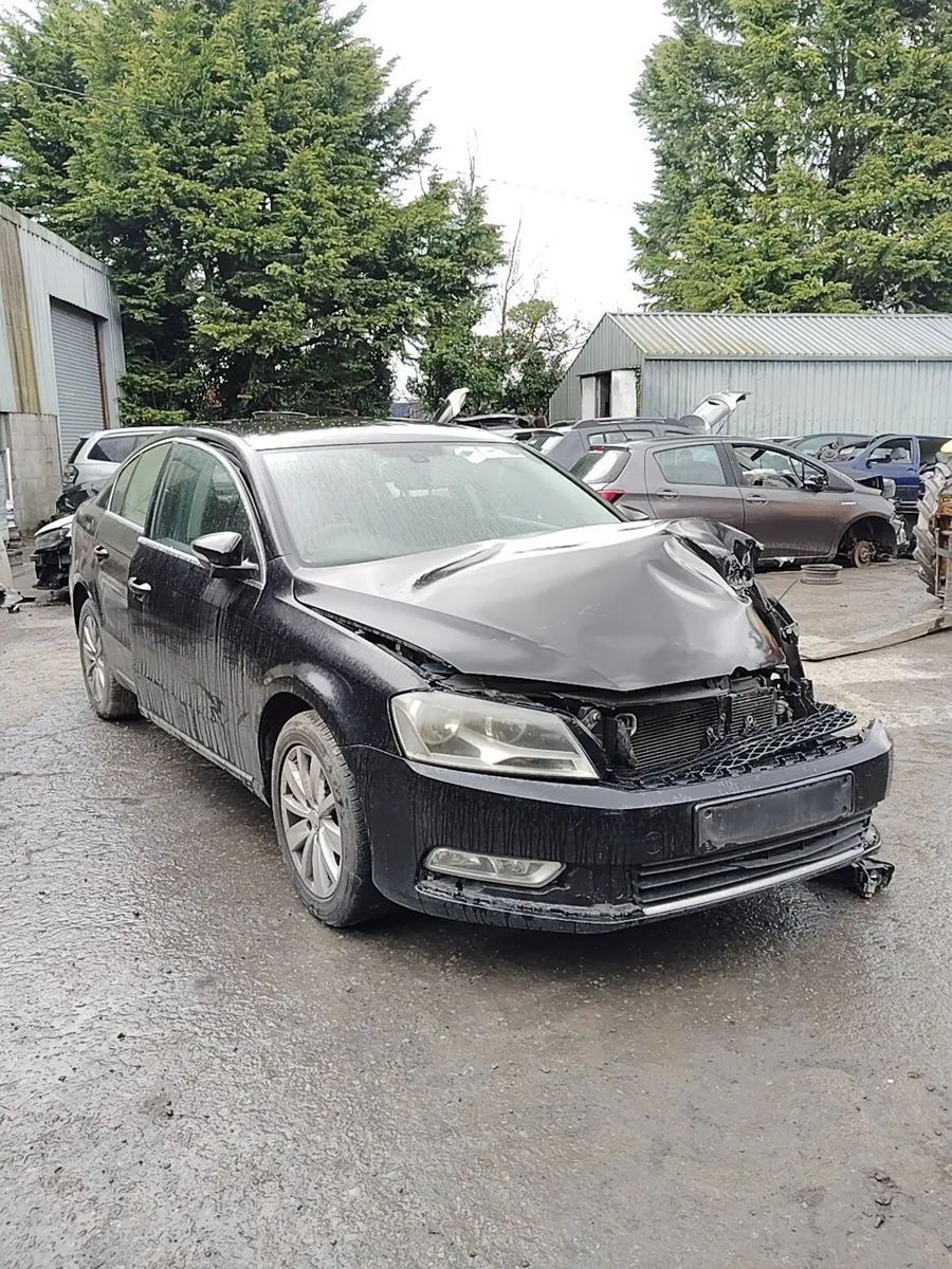 Breaking passat b7 2012 1.6tdi cayc lc9x - Image 1