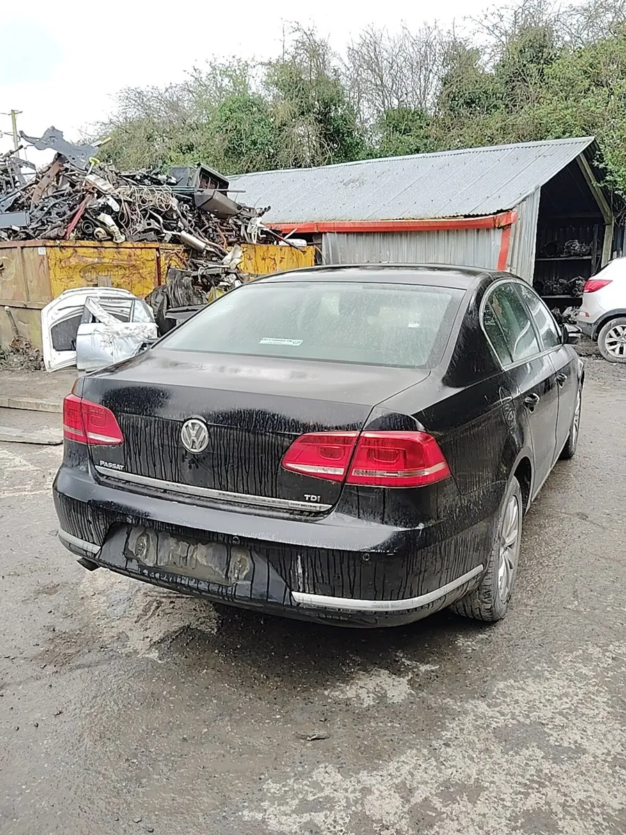 Breaking passat b7 2012 1.6tdi cayc lc9x - Image 4