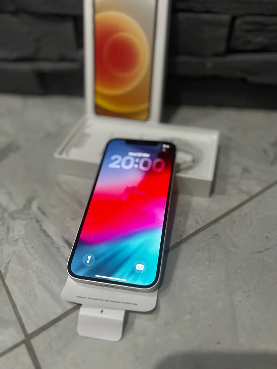 iPhone 12 - Image 3