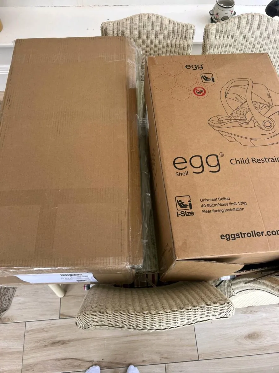 Egg Shell i-Size Car Seat + ISOFIX Base –Brand New - Image 3