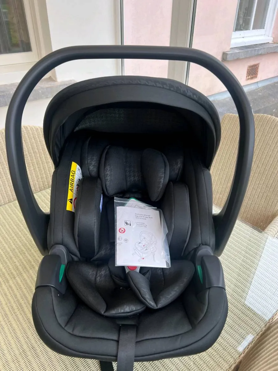 Egg Shell i-Size Car Seat + ISOFIX Base –Brand New - Image 4