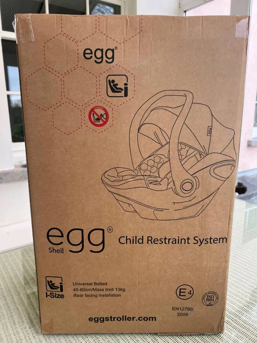 Egg Shell i-Size Car Seat + ISOFIX Base –Brand New - Image 1
