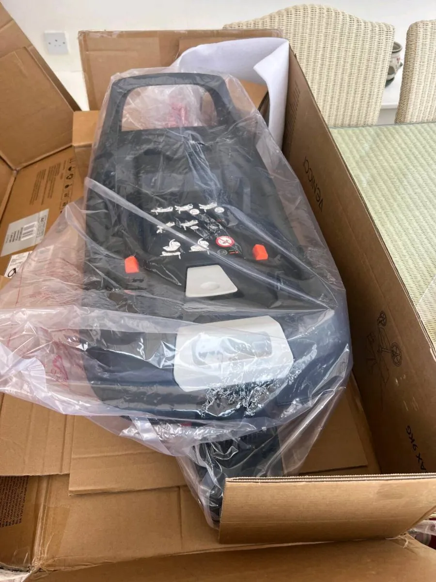Egg Shell i-Size Car Seat + ISOFIX Base –Brand New - Image 2