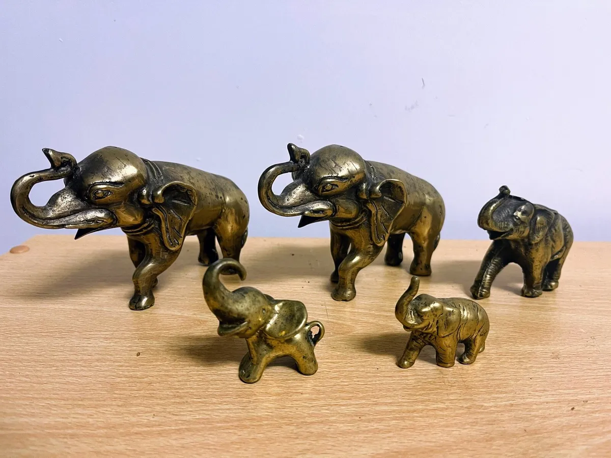 Vintage brass family of Elephants - Image 1