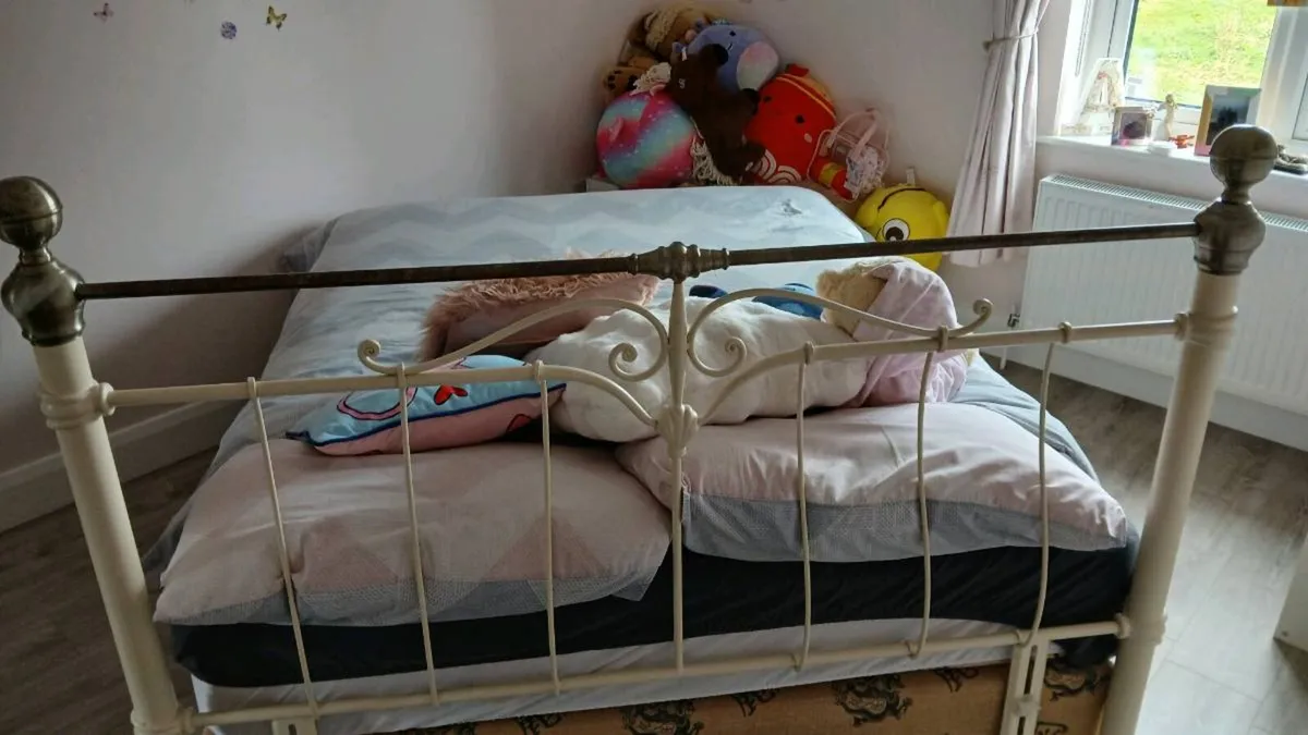 Metal Headboard - Image 4