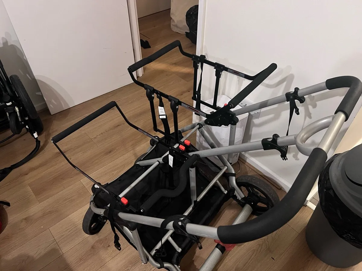 Double stroller with accessories - Image 3