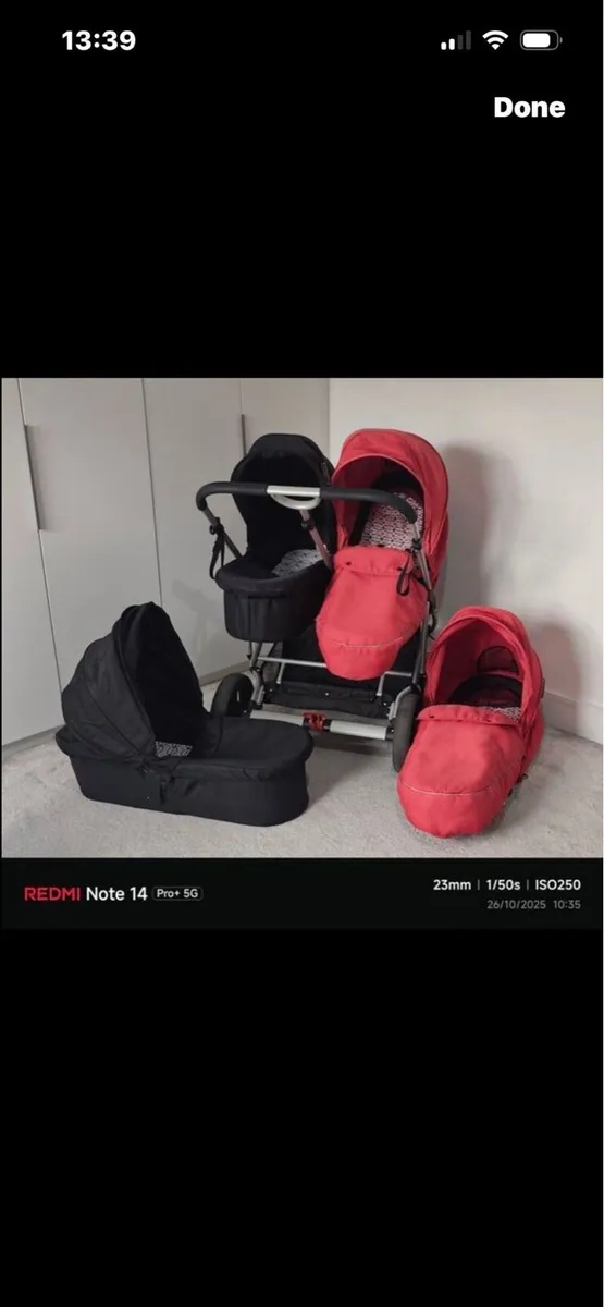 Double stroller with accessories - Image 2